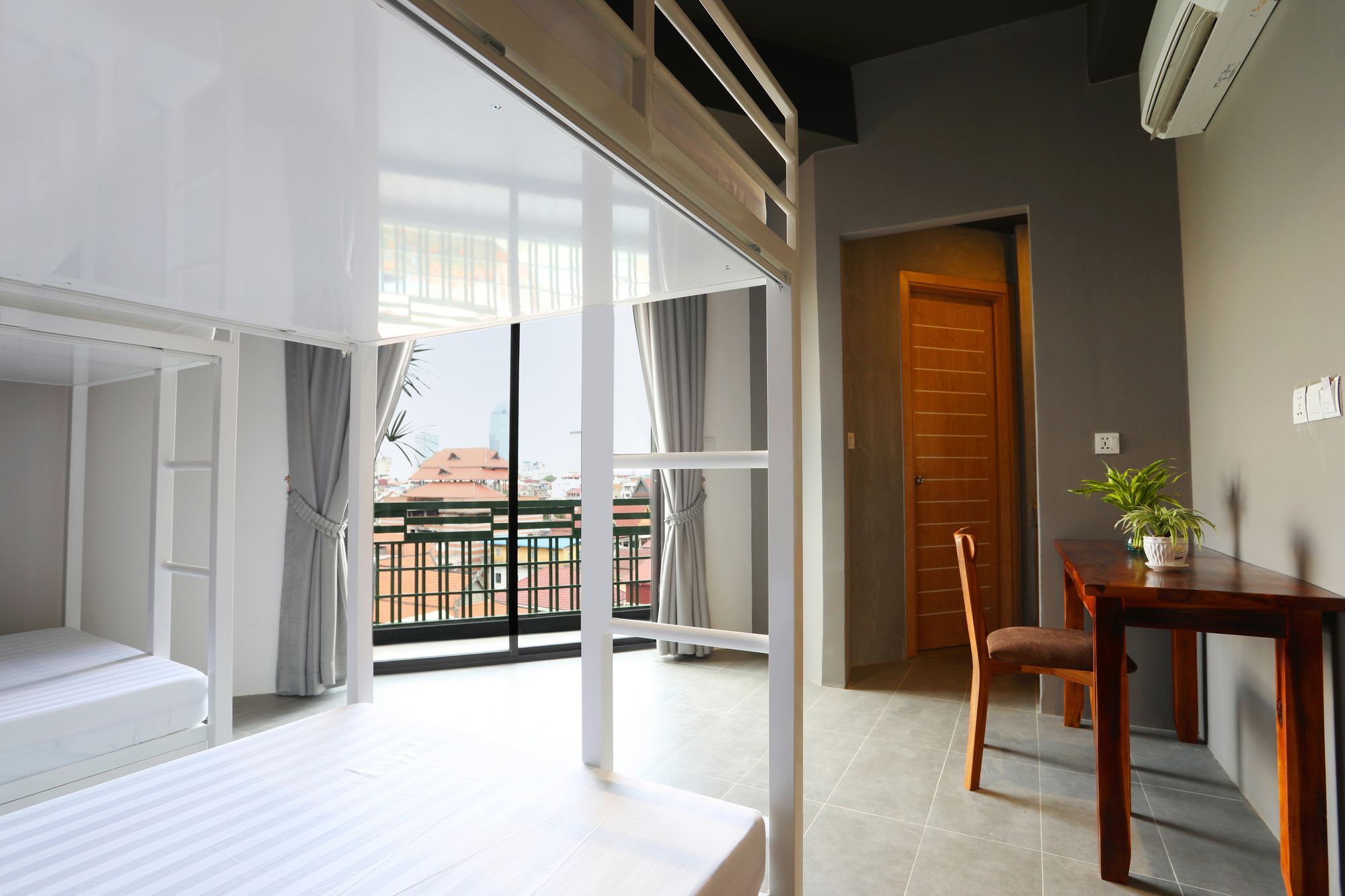 Sky Apartments Riverside - 50M To Royal Palace Phnom Penh Exterior foto